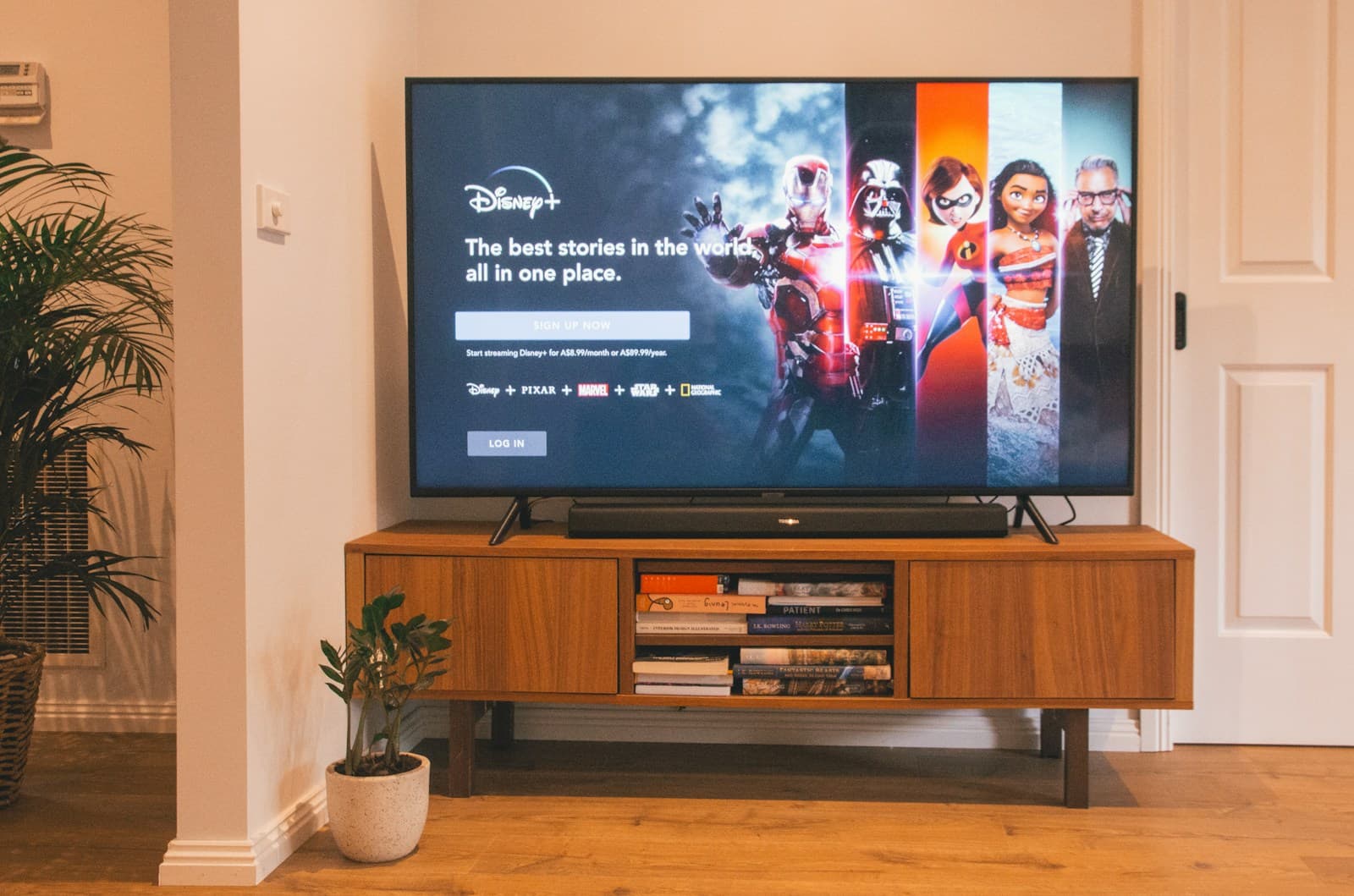 Necro IPTV Senderliste channel list shown on a Smart TV guide