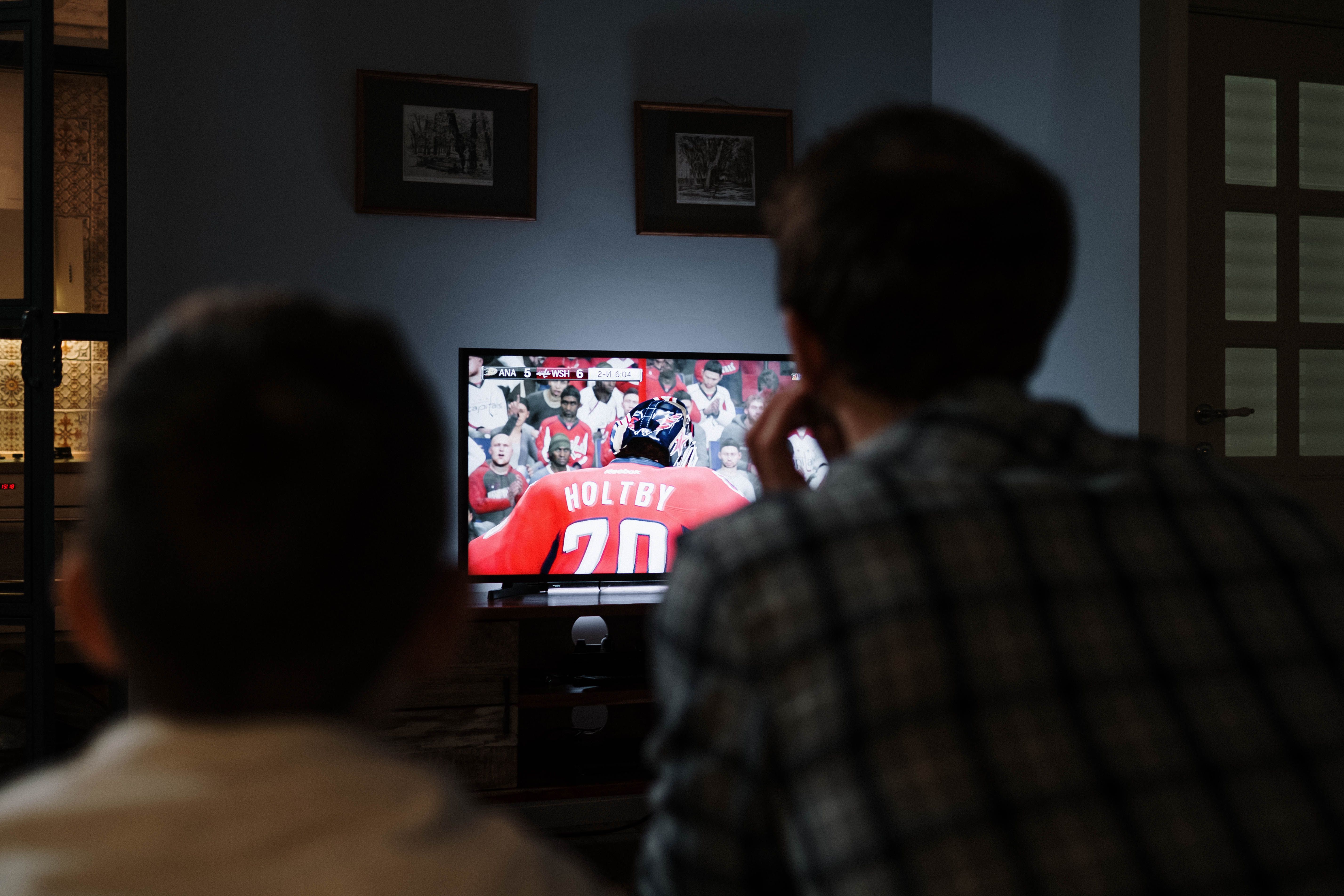 Family watching IPTV on a smart TV, comparing lifetime and monthly IPTV lowprice subscription options